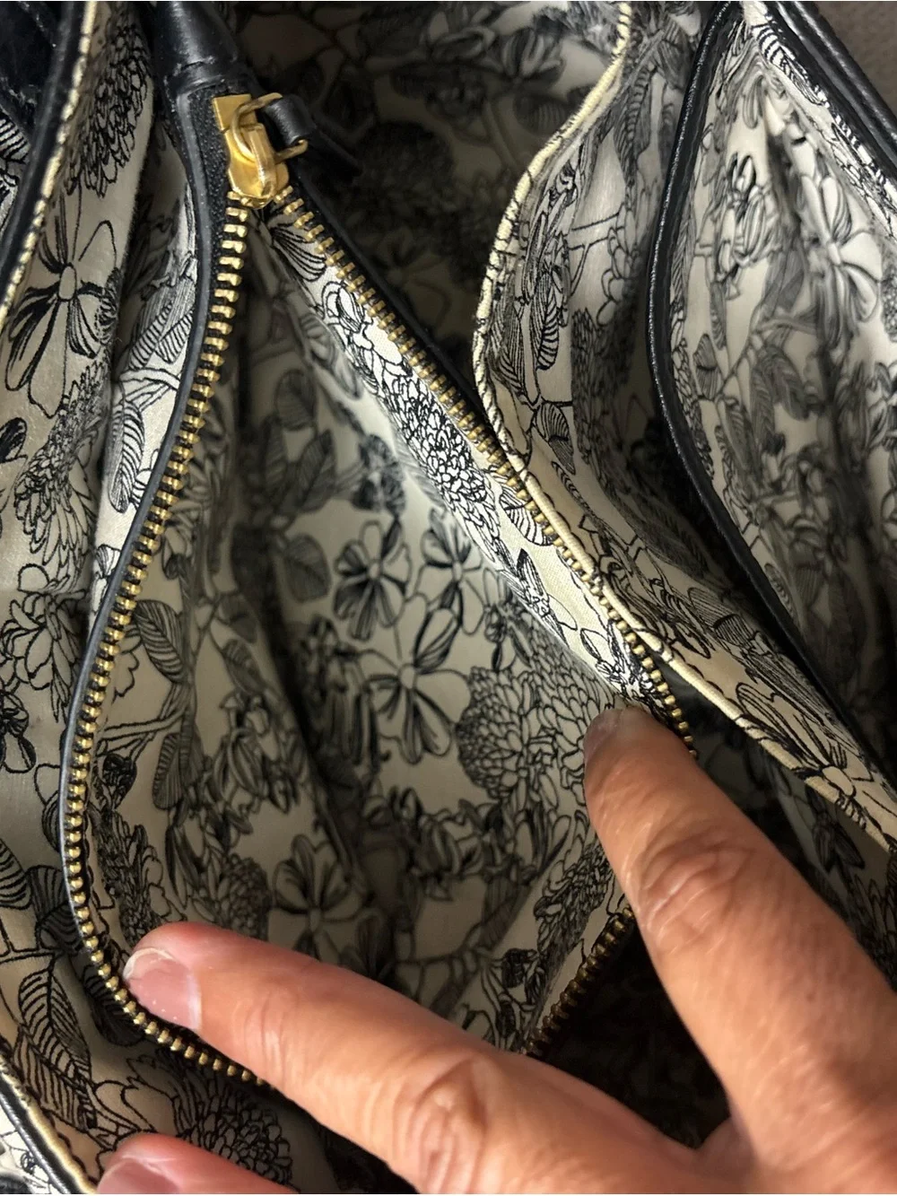 Vera Bradley Carson Saddle